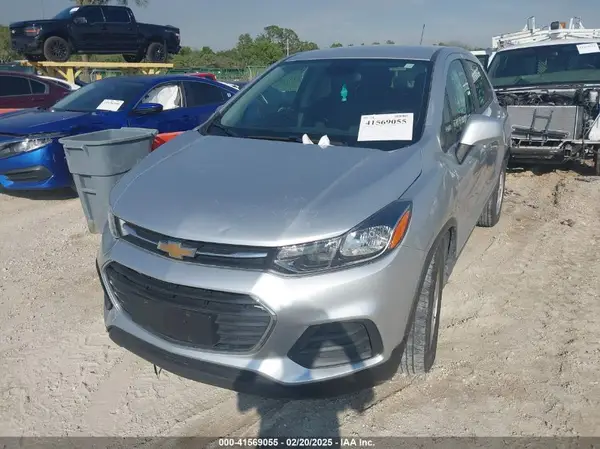 3GNCJKSB1LL118027 2020 CHEVROLET TRAX - Image 2