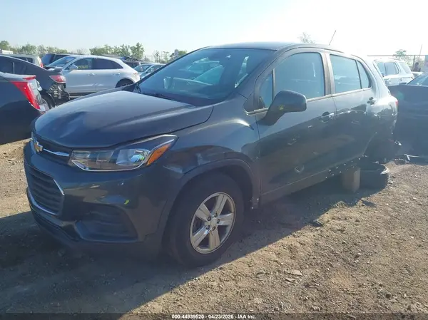 3GNCJKSB1LL120215 2020 CHEVROLET TRAX - Image 2