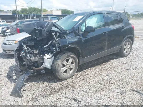 3GNCJKSB1LL120523 2020 CHEVROLET TRAX - Image 2