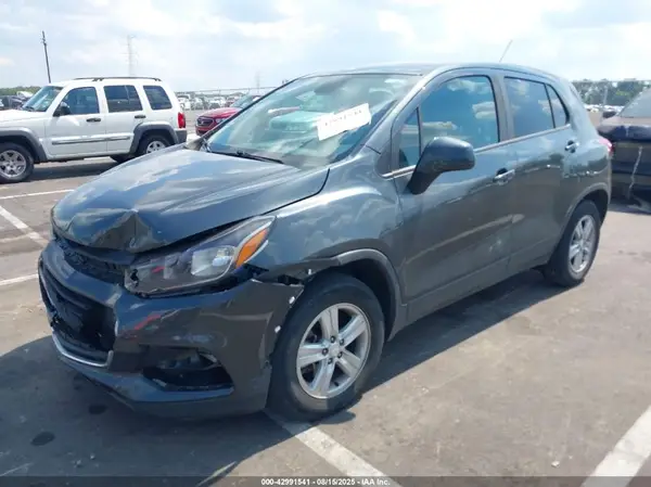 3GNCJKSB1LL129013 2020 CHEVROLET TRAX - Image 2