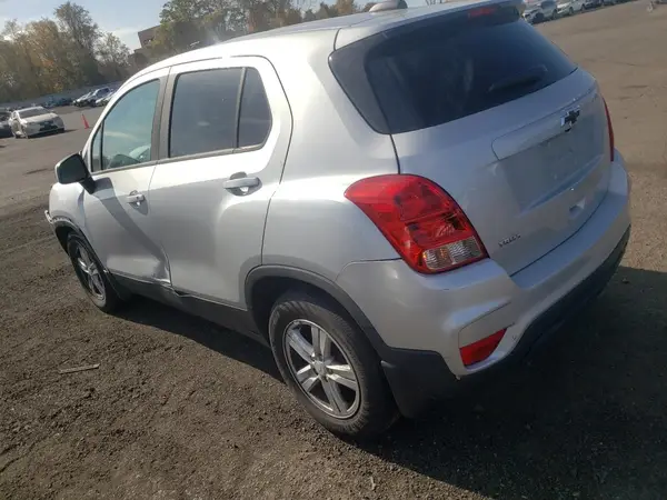 3GNCJKSB1LL132462 2020 CHEVROLET TRAX - Image 2