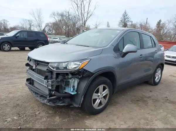 3GNCJKSB1LL137127 2020 CHEVROLET TRAX - Image 2