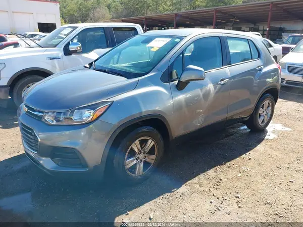 3GNCJKSB1LL146281 2020 CHEVROLET TRAX - Image 2
