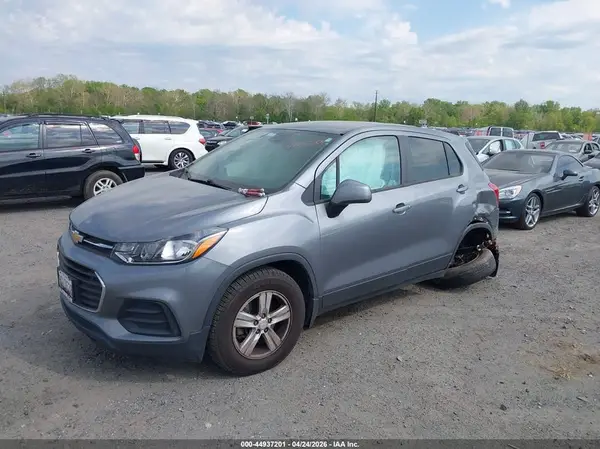 3GNCJKSB1LL152131 2020 CHEVROLET TRAX - Image 2