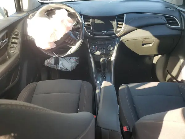 3GNCJKSB1LL158298 2020 CHEVROLET TRAX - Image 8
