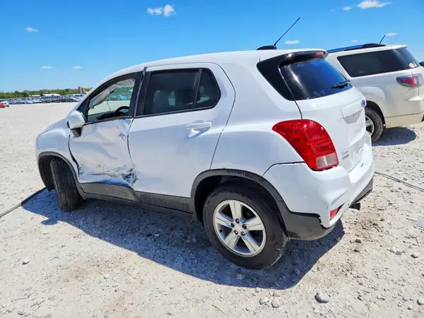 3GNCJKSB1LL163369 2020 CHEVROLET TRAX - Image 2