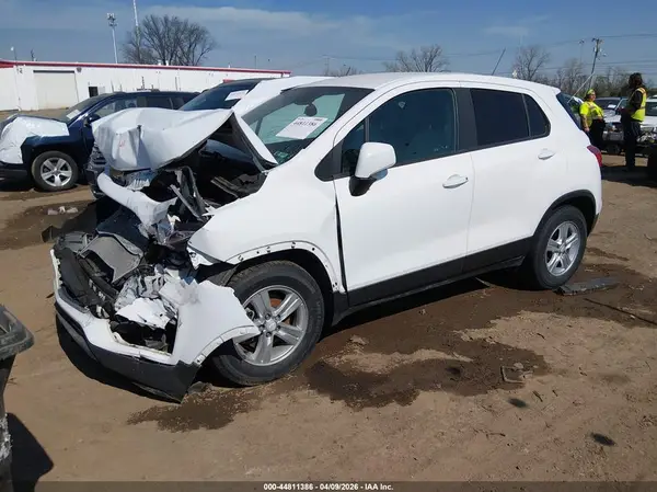 3GNCJKSB1LL171634 2020 CHEVROLET TRAX - Image 2