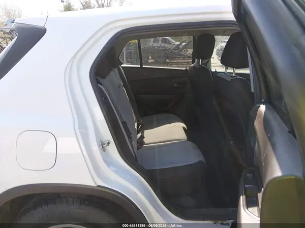 3GNCJKSB1LL171634 2020 CHEVROLET TRAX - Image 8