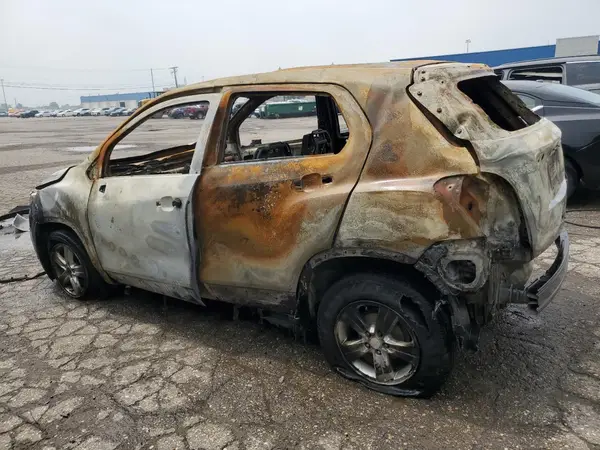 3GNCJKSB1LL177563 2020 CHEVROLET TRAX - Image 2
