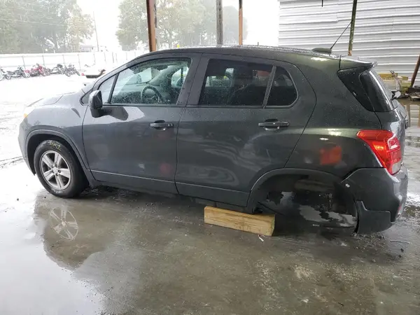 3GNCJKSB1LL180396 2020 CHEVROLET TRAX - Image 2