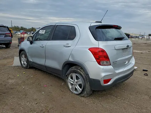 3GNCJKSB1LL203725 2020 CHEVROLET TRAX - Image 2