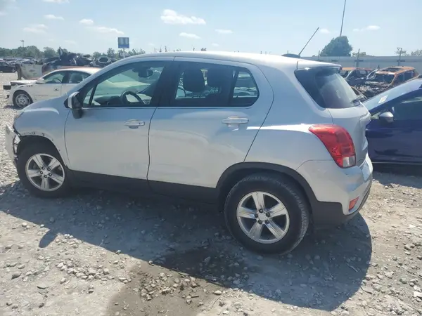 3GNCJKSB1LL207886 2020 CHEVROLET TRAX - Image 2
