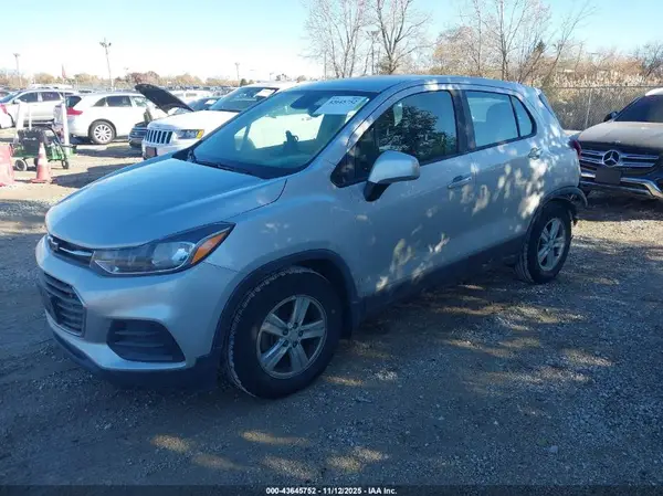 3GNCJKSB1LL210738 2020 CHEVROLET TRAX - Image 2
