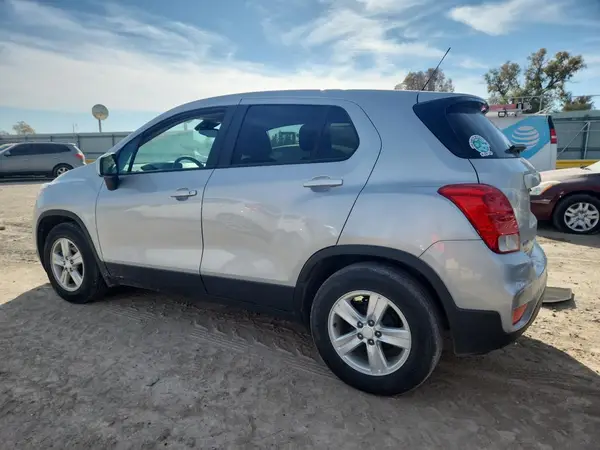 3GNCJKSB1LL213171 2020 CHEVROLET TRAX - Image 2