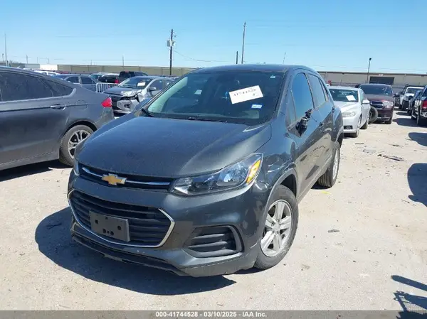 3GNCJKSB1LL215499 2020 CHEVROLET TRAX - Image 2