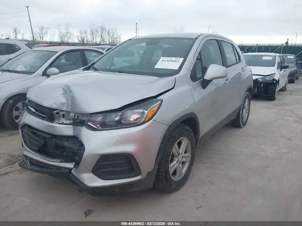 3GNCJKSB1LL218192 2020 CHEVROLET TRAX - Image 2