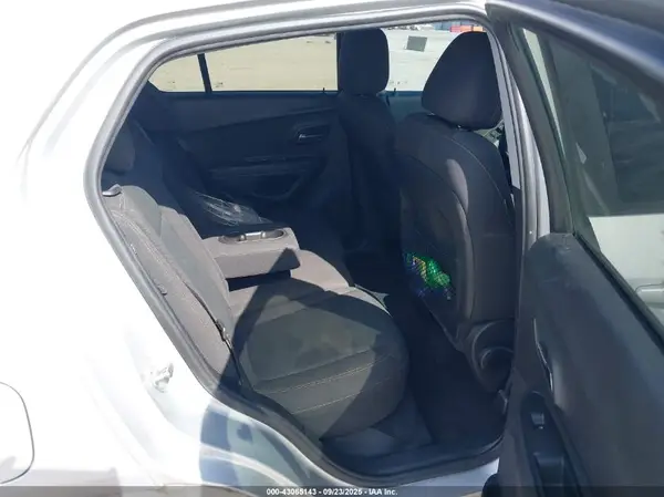 3GNCJKSB1LL231587 2020 CHEVROLET TRAX - Image 8