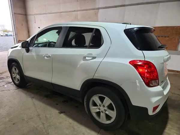 3GNCJKSB1LL279655 2020 CHEVROLET TRAX - Image 2