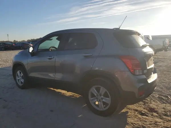3GNCJKSB1LL286251 2020 CHEVROLET TRAX - Image 2