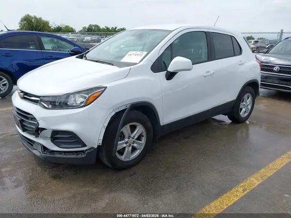 3GNCJKSB1LL297136 2020 CHEVROLET TRAX - Image 2