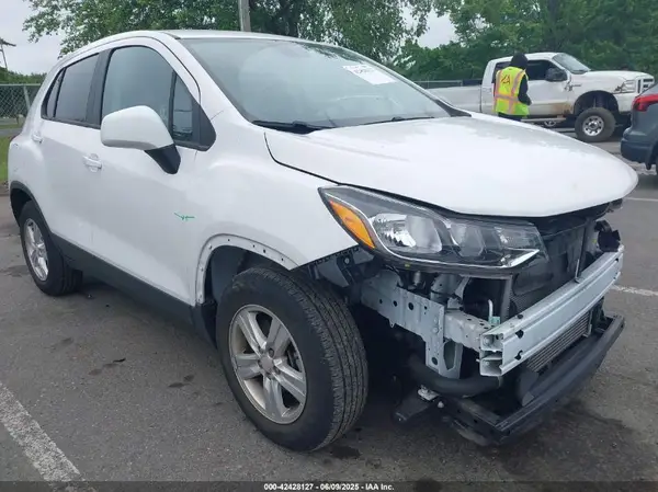 3GNCJKSB1LL304974 2020 CHEVROLET TRAX - Image 1