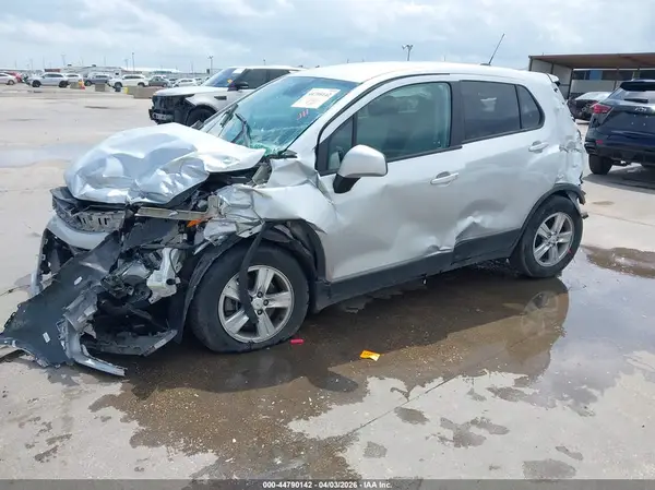 3GNCJKSB1LL315375 2020 CHEVROLET TRAX - Image 2
