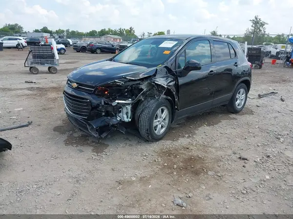 3GNCJKSB1LL340678 2020 CHEVROLET TRAX - Image 2