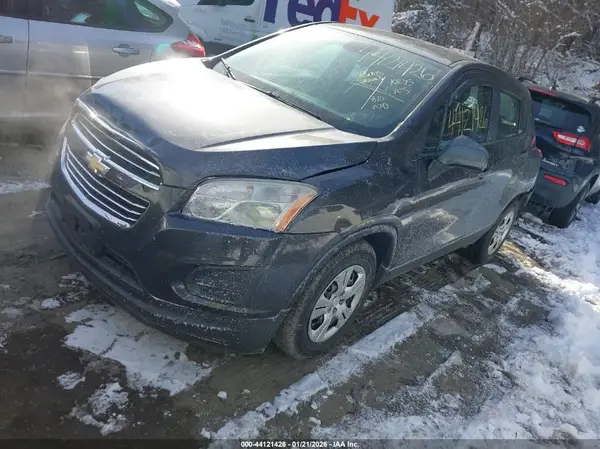 3GNCJKSB2GL239235 2016 CHEVROLET TRAX - Image 2