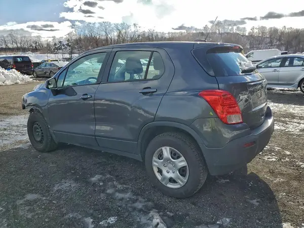 3GNCJKSB2GL248694 2016 CHEVROLET TRAX - Image 2
