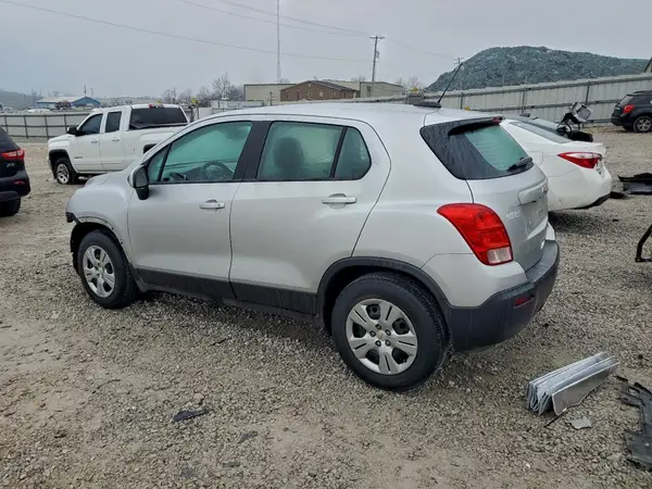 3GNCJKSB2GL249750 2016 CHEVROLET TRAX - Image 2