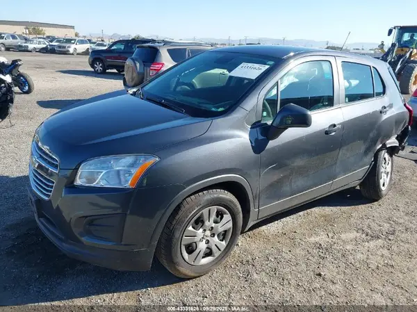 3GNCJKSB2GL255631 2016 CHEVROLET TRAX - Image 2