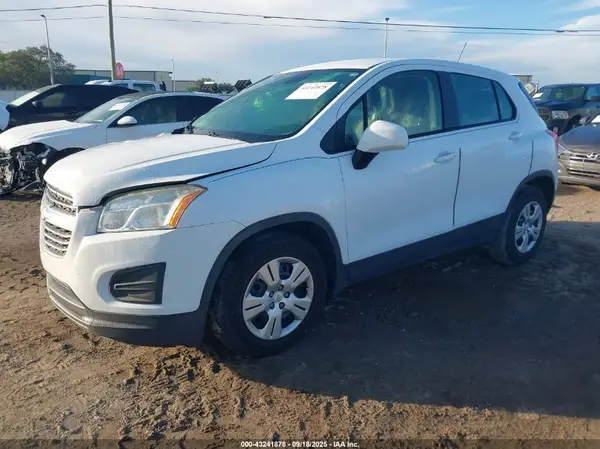 3GNCJKSB2GL261011 2016 CHEVROLET TRAX - Image 2