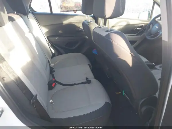3GNCJKSB2GL261011 2016 CHEVROLET TRAX - Image 8