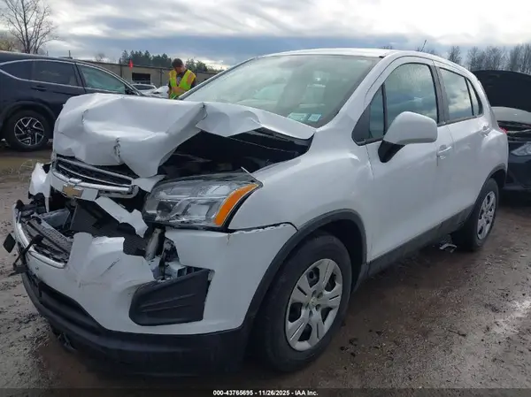 3GNCJKSB2GL272994 2016 CHEVROLET TRAX - Image 2
