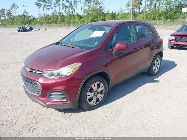 3GNCJKSB2HL132946 2017 CHEVROLET TRAX - Image 2
