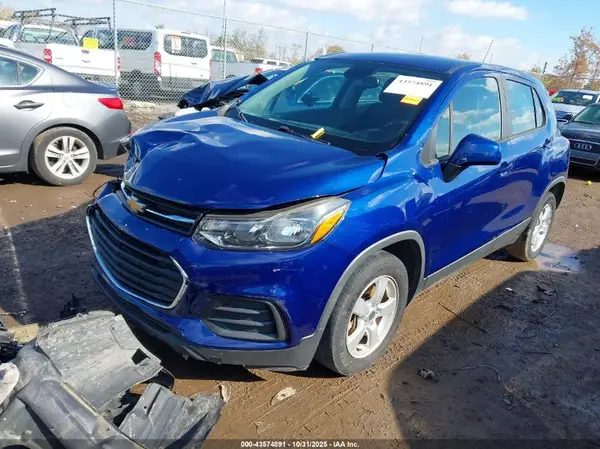 3GNCJKSB2HL133661 2017 CHEVROLET TRAX - Image 2