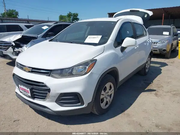 3GNCJKSB2HL160455 2017 CHEVROLET TRAX - Image 2