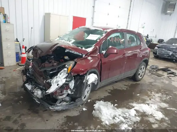 3GNCJKSB2HL164005 2017 CHEVROLET TRAX - Image 2