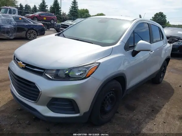 3GNCJKSB2HL204230 2017 CHEVROLET TRAX - Image 2