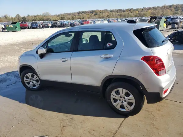 3GNCJKSB2HL218662 2017 CHEVROLET TRAX - Image 2