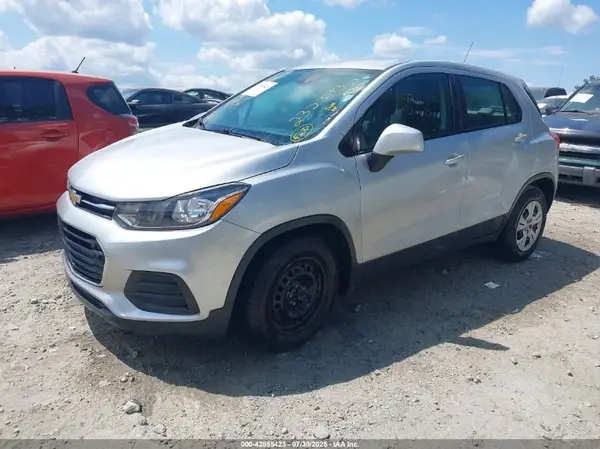 3GNCJKSB2HL232593 2017 CHEVROLET TRAX - Image 2