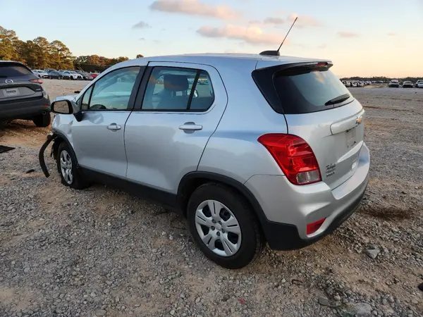 3GNCJKSB2HL237311 2017 CHEVROLET TRAX - Image 2