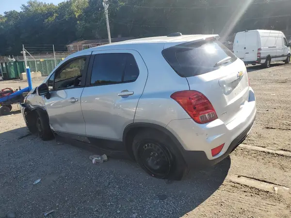3GNCJKSB2HL249720 2017 CHEVROLET TRAX - Image 2