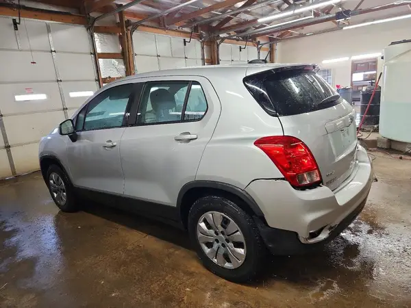3GNCJKSB2HL262435 2017 CHEVROLET TRAX - Image 2