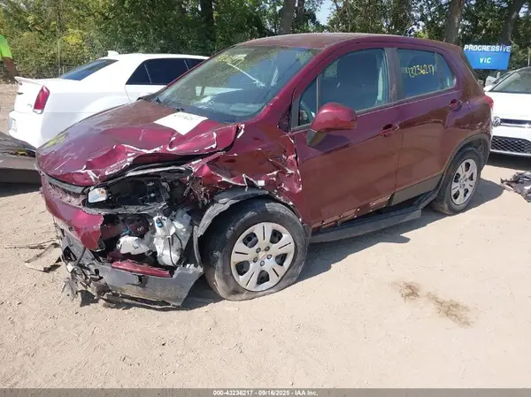 3GNCJKSB2HL266940 2017 CHEVROLET TRAX - Image 2