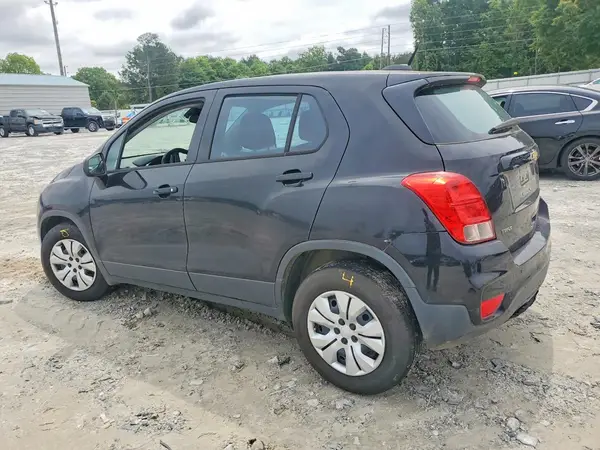 3GNCJKSB2HL267568 2017 CHEVROLET TRAX - Image 2