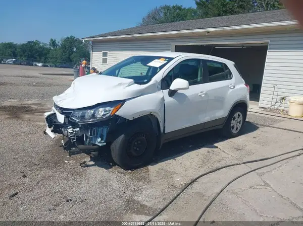 3GNCJKSB2HL271720 2017 CHEVROLET TRAX - Image 2