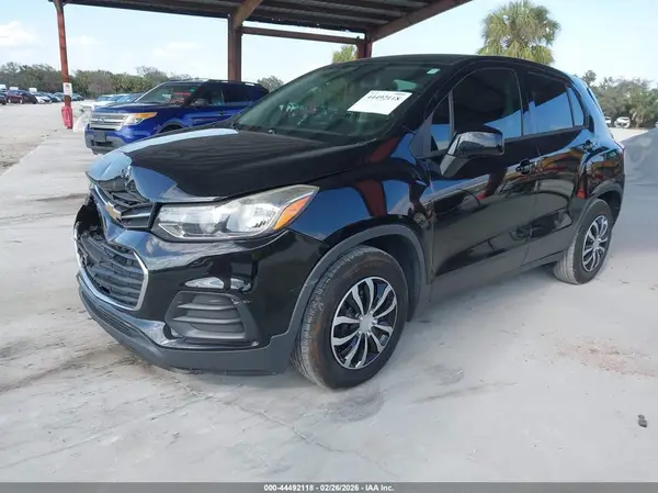 3GNCJKSB2HL285942 2017 CHEVROLET TRAX - Image 2