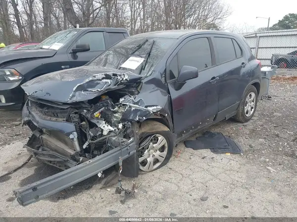 3GNCJKSB2JL167377 2018 CHEVROLET TRAX - Image 2