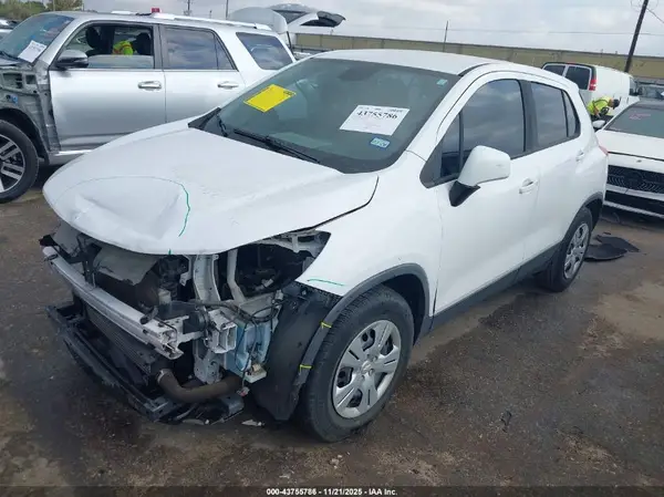 3GNCJKSB2JL171932 2018 CHEVROLET TRAX - Image 2